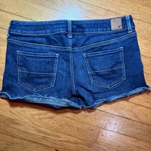 NEW AMERICAN EAGLE ~ LADIES SIZE 6 ~ STRETCH SHORT JEAN SHORTS FRAY SUPER CUTE